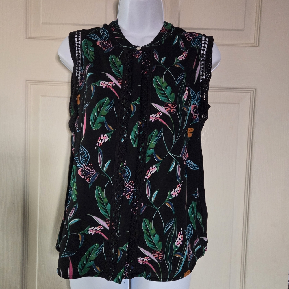 A New Day Lace Trim Button Front Floral Blouse Size XS
